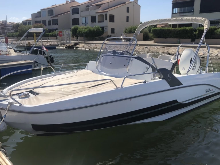 Wynajem Motorówka Bénéteau z patentem 