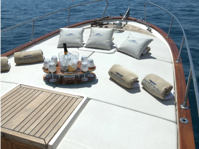 Motorówka do wynajmu w Positano w najlepszej cenie