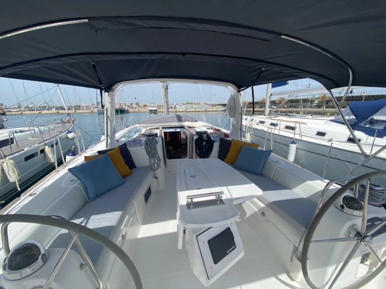 Bénéteau Oceanis 500 między profesjonalistami a osobami prywatnymi w Sitges