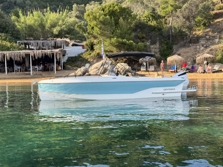 Wynajem Motorówka Karel odussea z patentem 