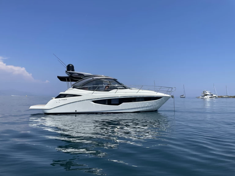 Galeon Galeon 335 HTS między profesjonalistami a osobami prywatnymi w Antibes