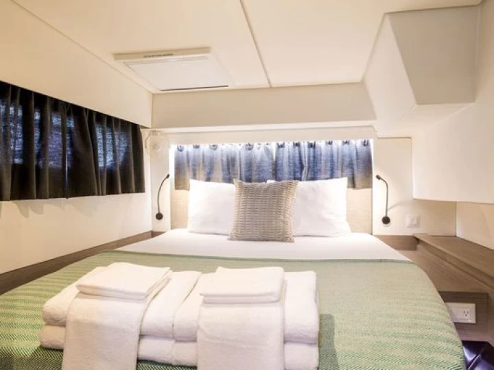 Wynajem Katamaran Fountaine Pajot z patentem 