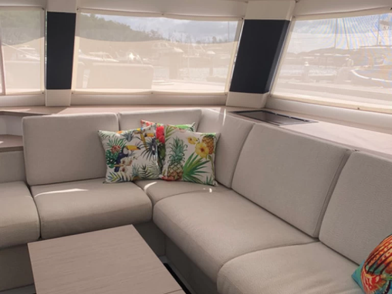 Fountaine Pajot Saba 50 między profesjonalistami a osobami prywatnymi w Tortola