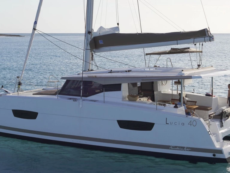Wynajem łodzi Fountaine Pajot Lucia 40 w Saint-Raphael na SamBoat 