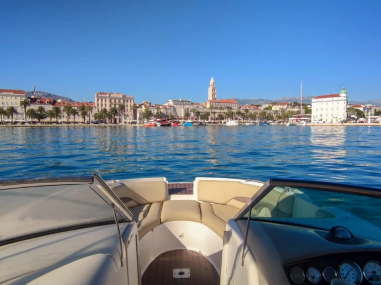 Wynajem Motorówka Chaparral z patentem 