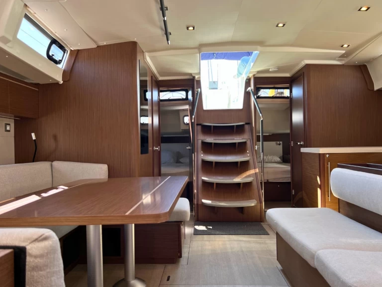 Wynajmij Bénéteau Oceanis 51.1 w Furnari