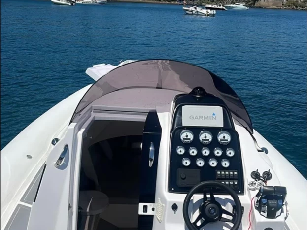 Sea prop RIB 33 między profesjonalistami a osobami prywatnymi w Monte di Procida