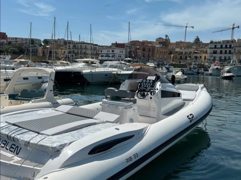 Łódż półsztywna do wynajmu w Monte di Procida w najlepszej cenie