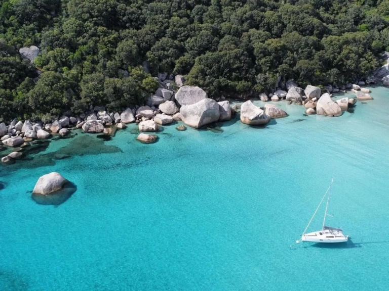 Wynajem Łódż półsztywna w Porto-Vecchio - Salpa Salpa Soleil 30