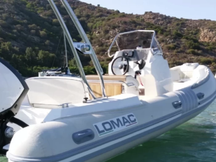 Łódż półsztywna do wynajmu w Porto-Vecchio w najlepszej cenie