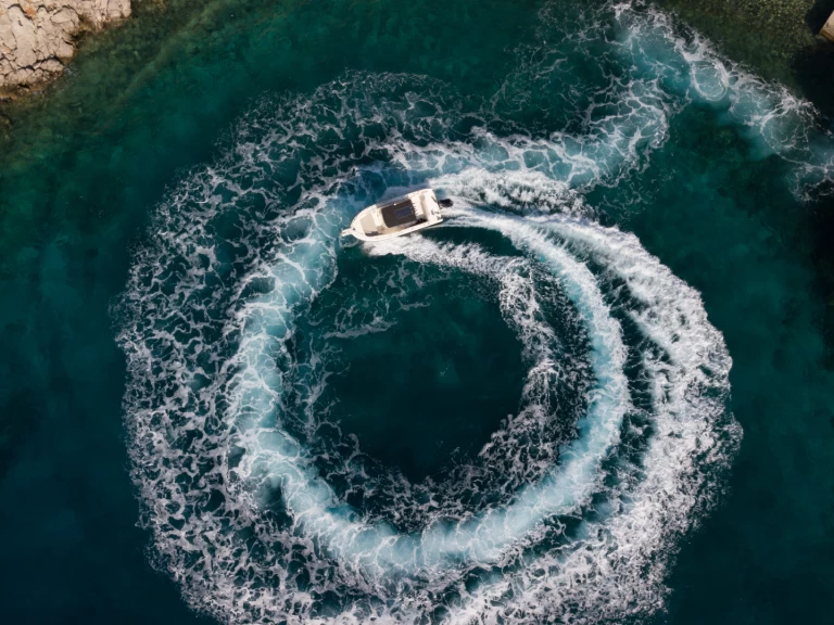 Wynajmij Motorówka z lub bez skippera Boston Whaler w Ýdra