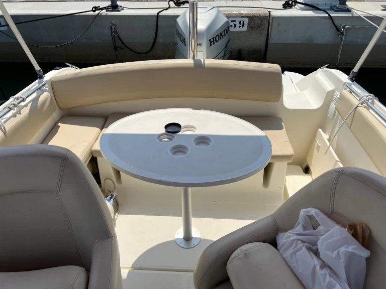 Wynajem łodzi Jeanneau Cap Camarat 7.15 WA w Les Issambres na SamBoat 