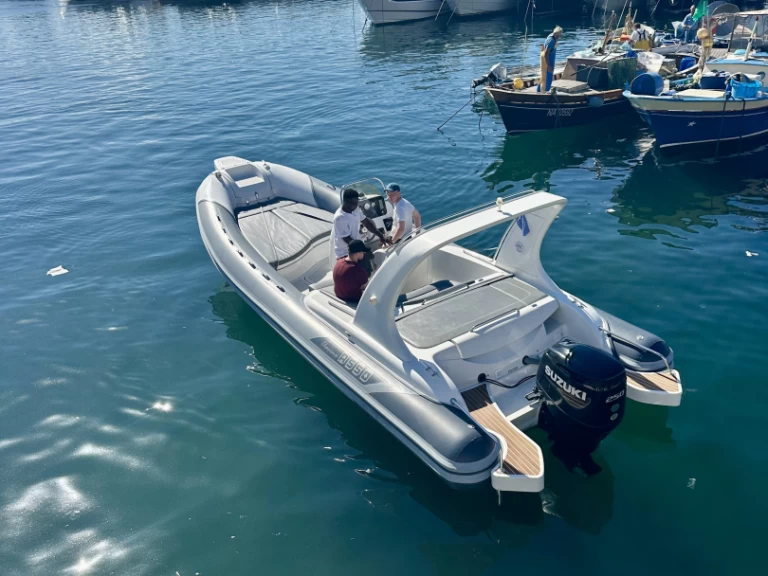 Asso CHARISMA PASSIONE między profesjonalistami a osobami prywatnymi w Porto di Mergellina