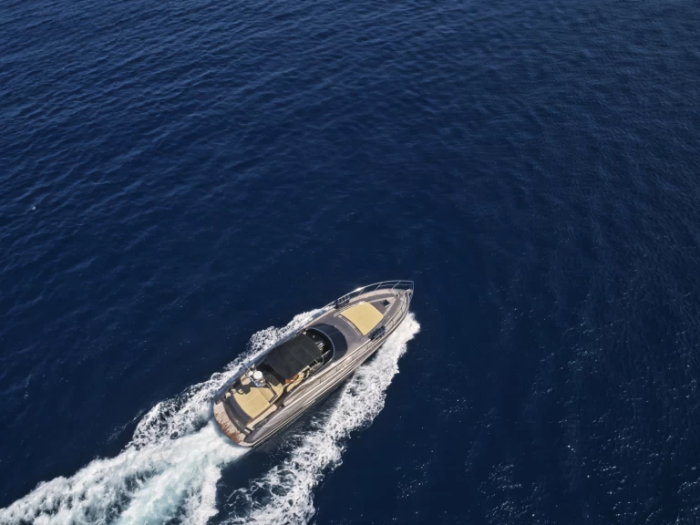 Luksusowy jacht do wynajmu w Limáni Lavríou w najlepszej cenie