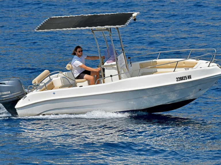 Bellingardo OPEN 550 między profesjonalistami a osobami prywatnymi w Hvar