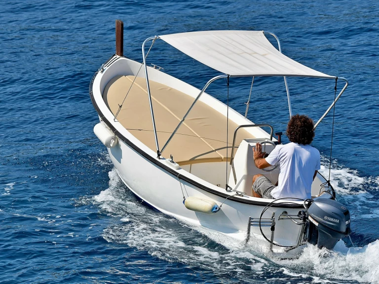 Wynajem Motorówka Albona z patentem 