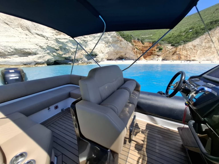 yo boats 8.60 między profesjonalistami a osobami prywatnymi w Nikiána