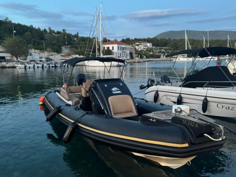 Wynajmij yo boats 8.60 w Nikiána