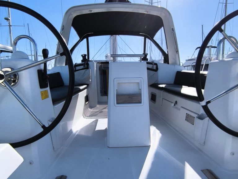 Wynajmij Żaglowiec z lub bez skippera Bénéteau w Les Sables-d'Olonne