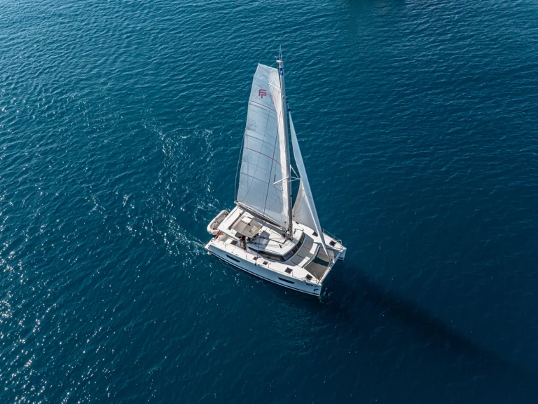 Wynajem Katamaran Fountaine Pajot z patentem 