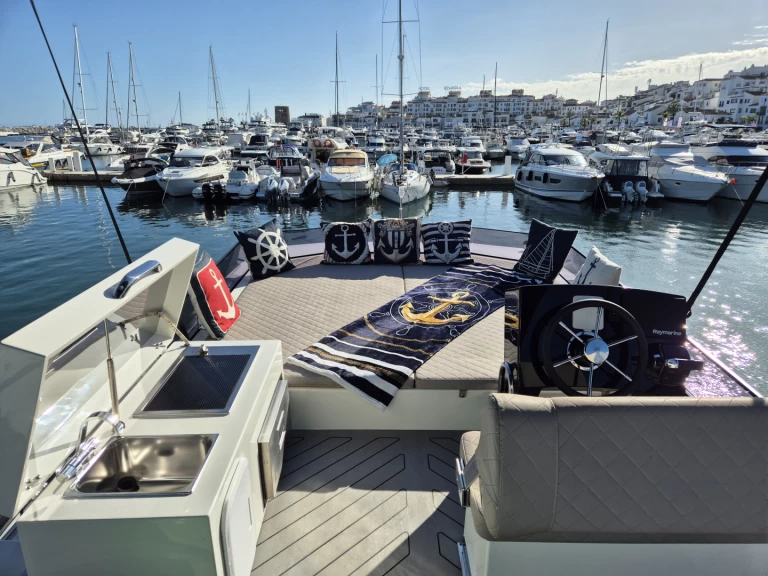 Wynajmij Cobra Maestro 42 w Puerto Banús