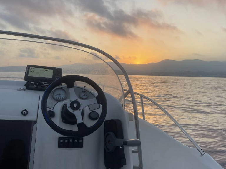 Wynajmij Motorówka z lub bez skippera Bénéteau w Saint-Laurent-du-Var