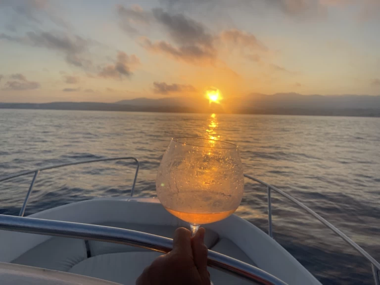 Wynajem Motorówka Bénéteau z patentem 