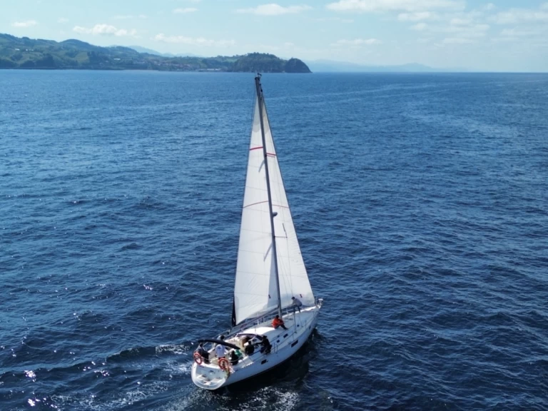 Bénéteau Oceanis 440 między profesjonalistami a osobami prywatnymi w Getaria