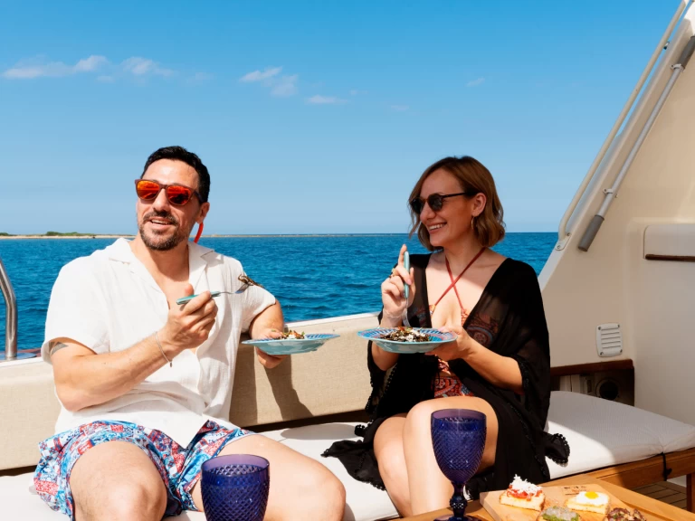 Wynajmij Hatteras Hatteras 52 Convertible w Marzamemi