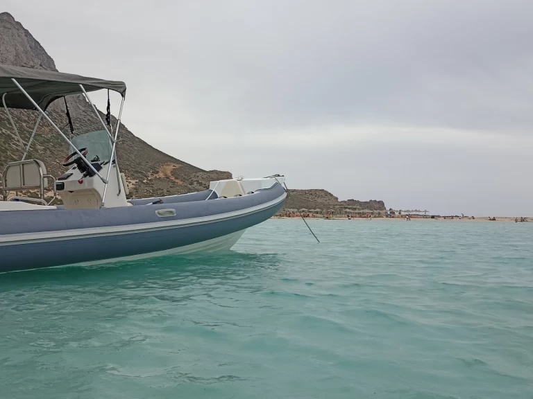 Arrow Arrow  między profesjonalistami a osobami prywatnymi w Kissamos