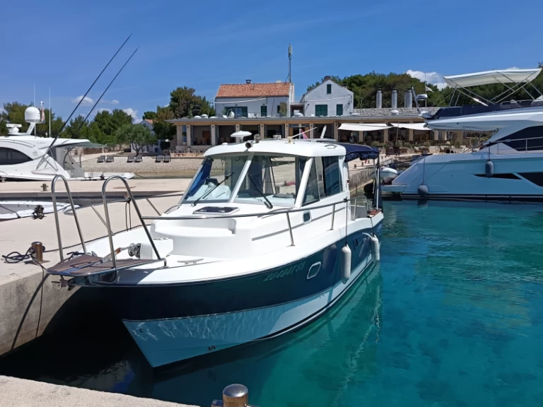 Wynajem Motorówka Bénéteau z patentem 