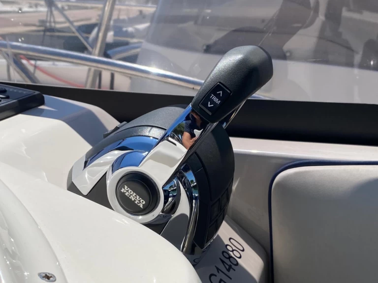 Wynajem Motorówka Eolo z patentem 