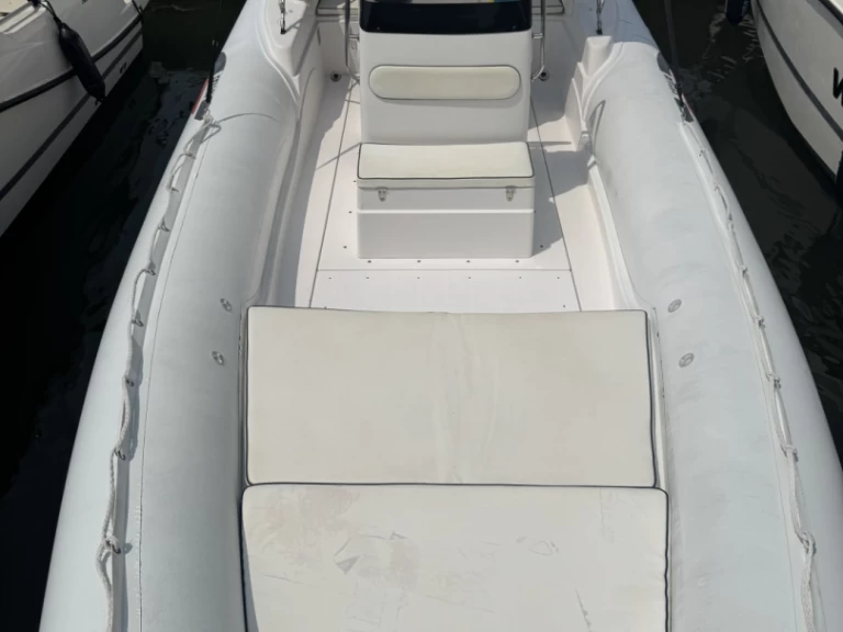 Selva Selva D800 między profesjonalistami a osobami prywatnymi w Mandelieu-la-Napoule