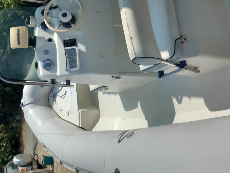 Wynajem Łódż półsztywna w Sainte-Lucie de Porto-Vecchio - Zodiac Explorer 640