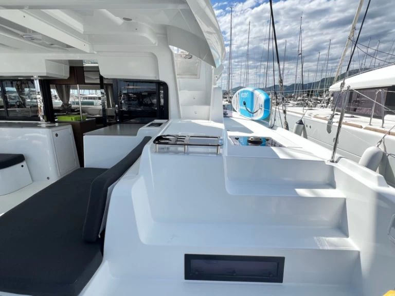 Lagoon Lagoon 46 między profesjonalistami a osobami prywatnymi w Kaštela