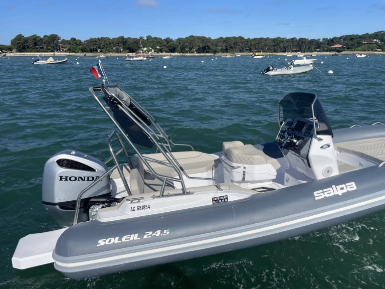 Salpa Salpa 24.5 między profesjonalistami a osobami prywatnymi w Cap Ferret