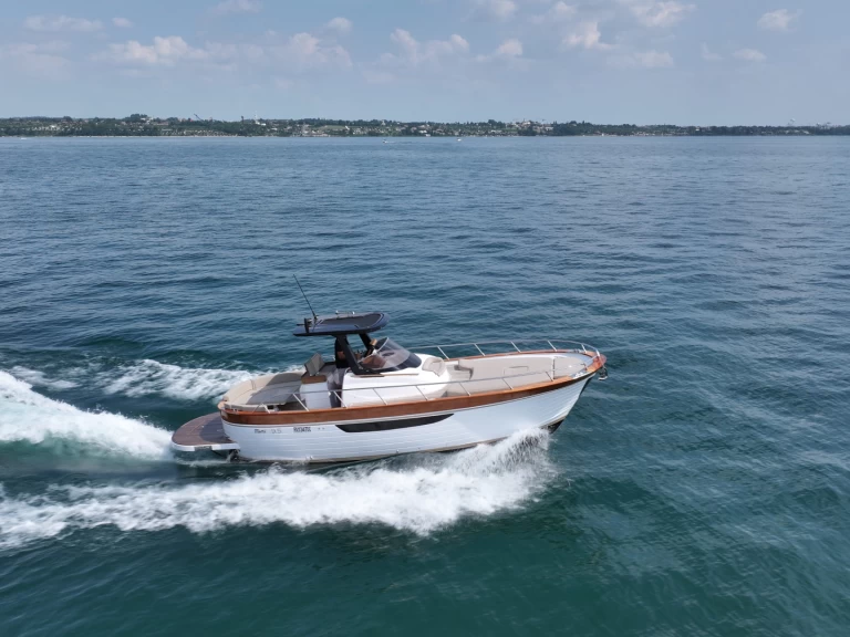 Wynajem Motorówka Mimi z patentem 