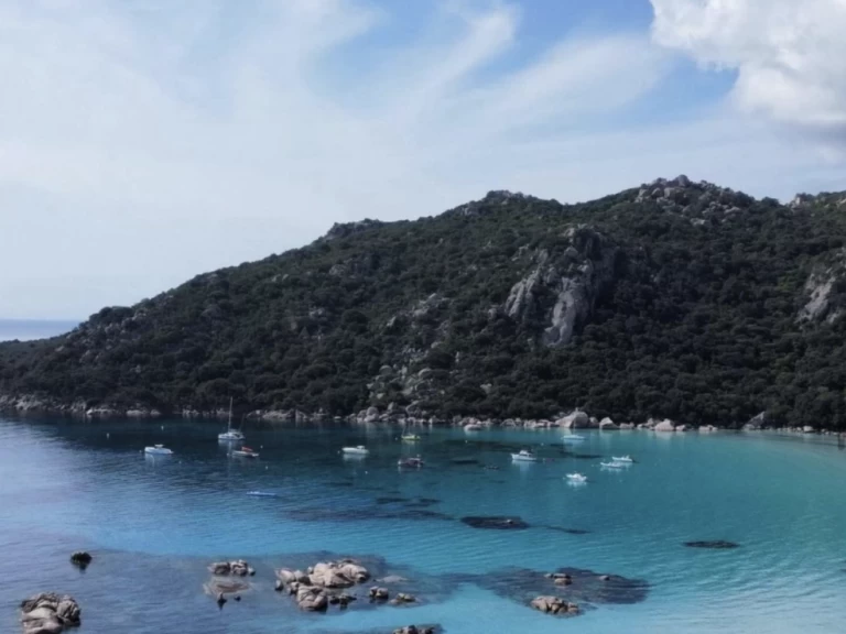 Łódż półsztywna do wynajmu w Porto-Vecchio w najlepszej cenie