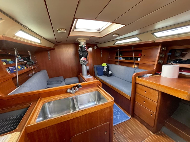 Wynajem łodzi Cagliari Port tanio Canot 390