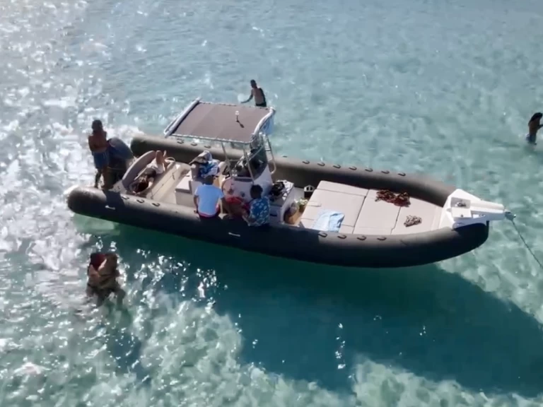 Wynajem Łódż półsztywna w Palau - Capelli Tempest 900