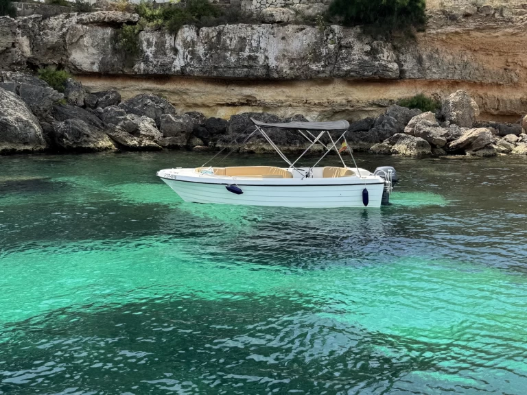 Wynajmij Motorówka z lub bez skippera Polyester Yacht w Palma de Mallorca