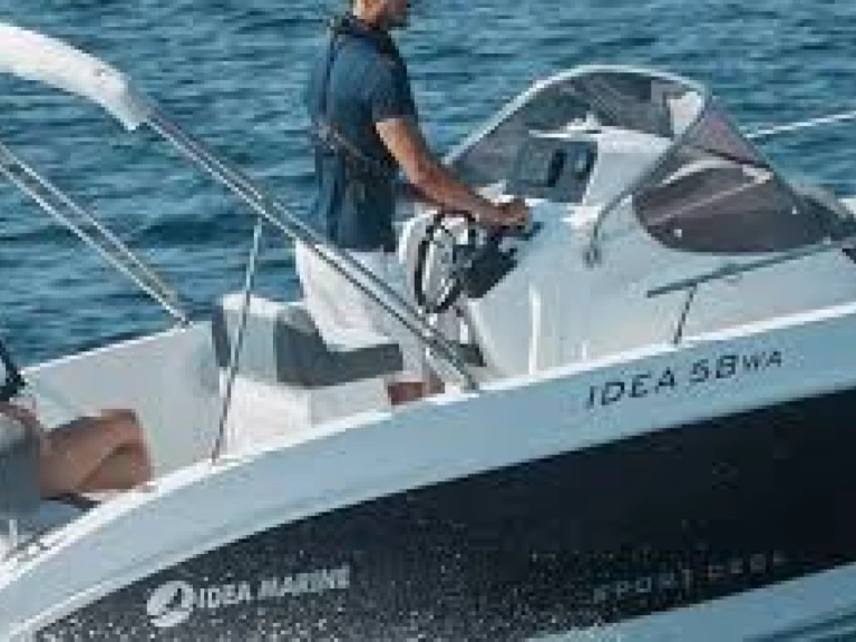 Idea Marine IDEA 58 między profesjonalistami a osobami prywatnymi w Portocolom
