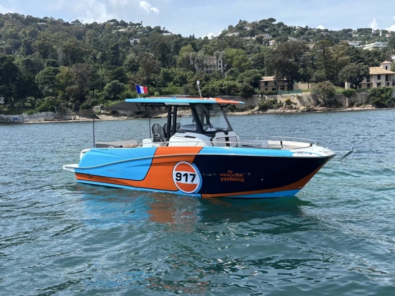 Jeanneau cap camarat 10.5 CC między profesjonalistami a osobami prywatnymi w Cannes