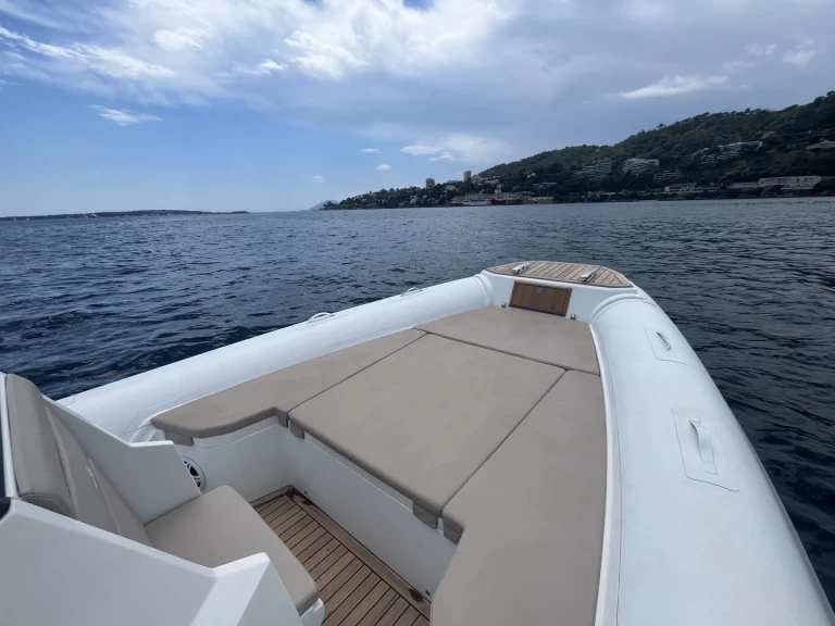 Wynajem Łódż półsztywna Renier z patentem 