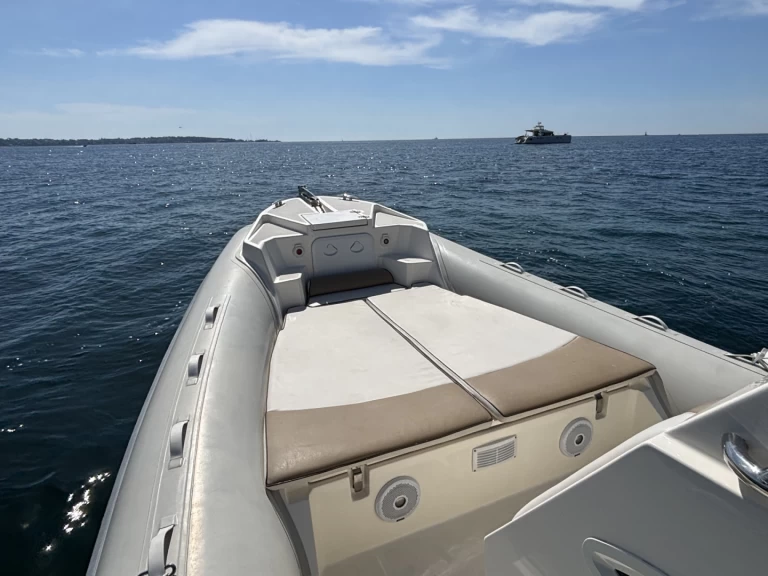 Wynajem łodzi Cannes tanio Lomac 850 IN