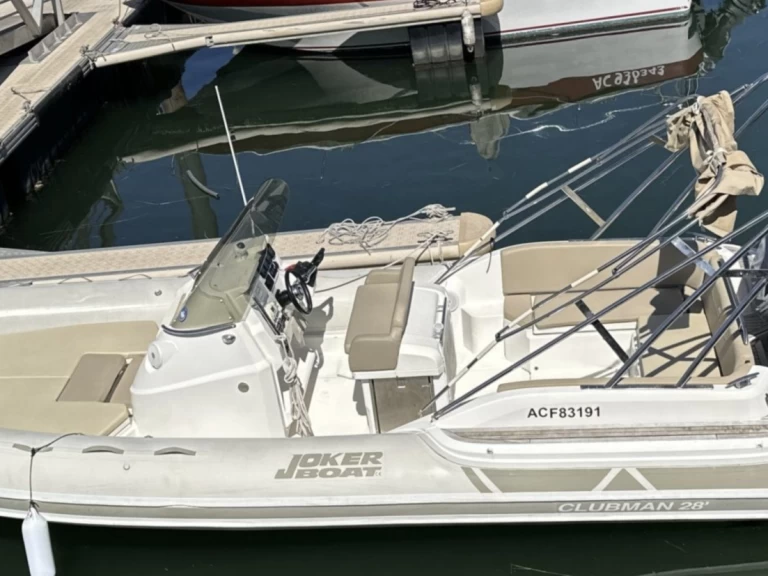 Joker Boat Clubman 28 między profesjonalistami a osobami prywatnymi w Arcachon
