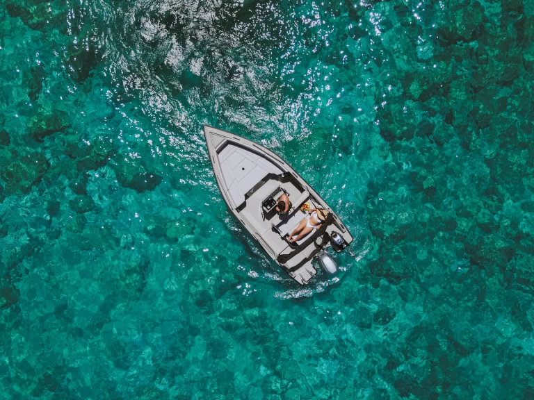 Wynajem Motorówka silver yachts  z patentem 