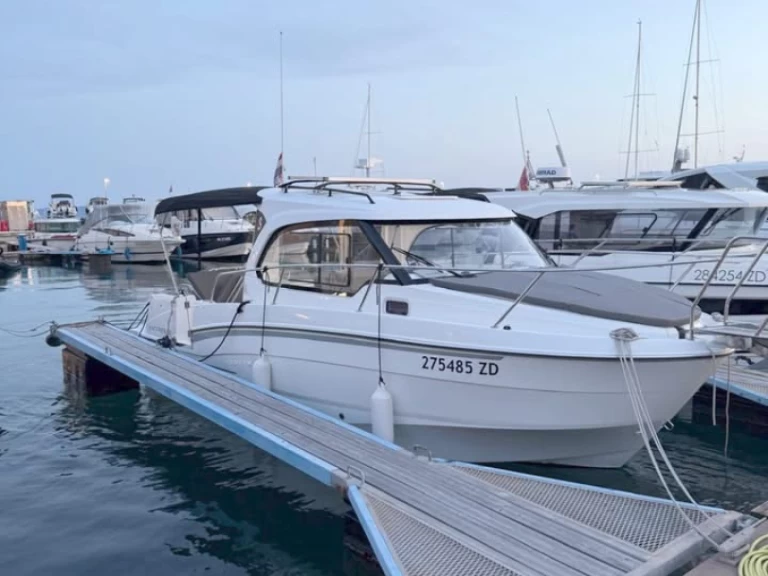 Wynajmij Bénéteau Antares 8 OB w Borik Marina