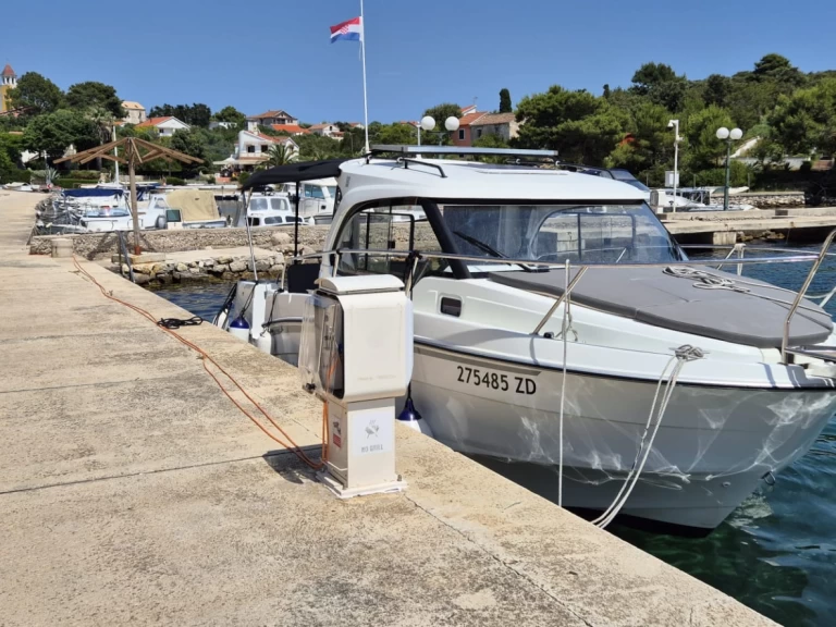 Wynajem Motorówka Bénéteau z patentem 