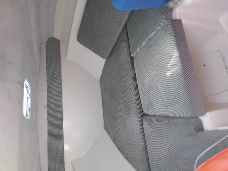 Kelt Azura 570 Cabin między profesjonalistami a osobami prywatnymi w Argelès-sur-Mer